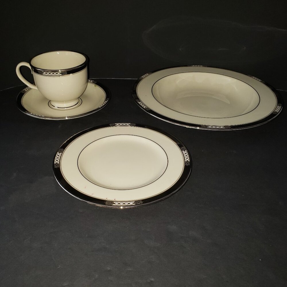 Lenox Presidental Collection 4 Pieces Hancock Platinum Mint